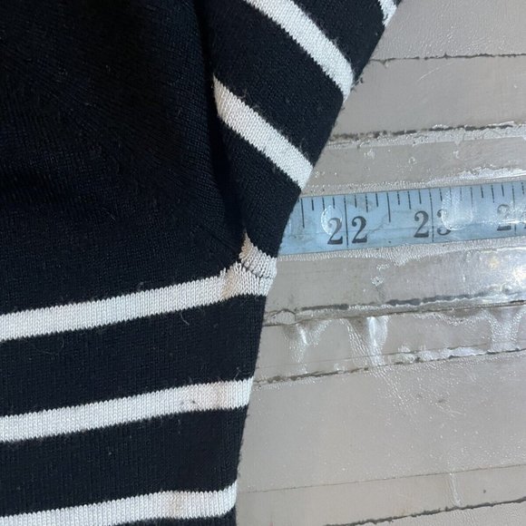 CALVIN KLEIN BLACK/WHITE STRIPE PULL-OVER V-NECK SWEATER MEDIUM-EUC - Picture 4 of 10